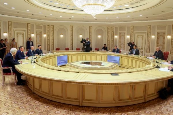 Губернатор Валерий Лимаренко встретился с президентом Беларуси Александром Лукашенко Губернатор Валерий Лимаренко встретился с президентом Беларуси Александром Лукашенко