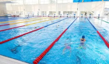 В водном центре «Волна» примут на обучение 600 юных пловцов Сахалина