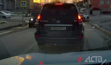Водитель внедорожника в Южно-Сахалинске спровоцировал опасную ситуацию на дороге