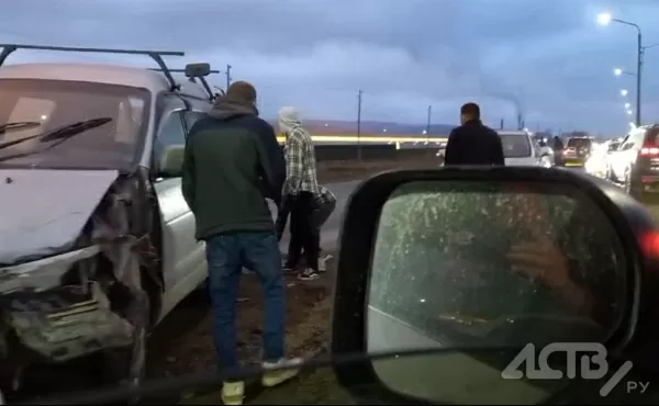 Массовая авария в Южно-Сахалинске: подробности ДТП с видео