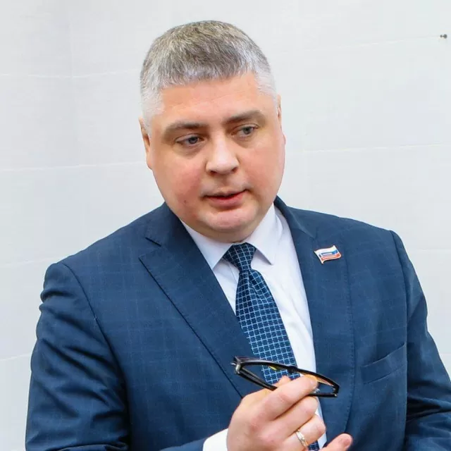 Скандал на борту: сахалинского депутата сняли с рейса в Москве
