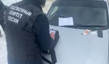 Мертвый мужчина в автомобиле у «Дома торговли» в Южно-Сахалинске — Видео