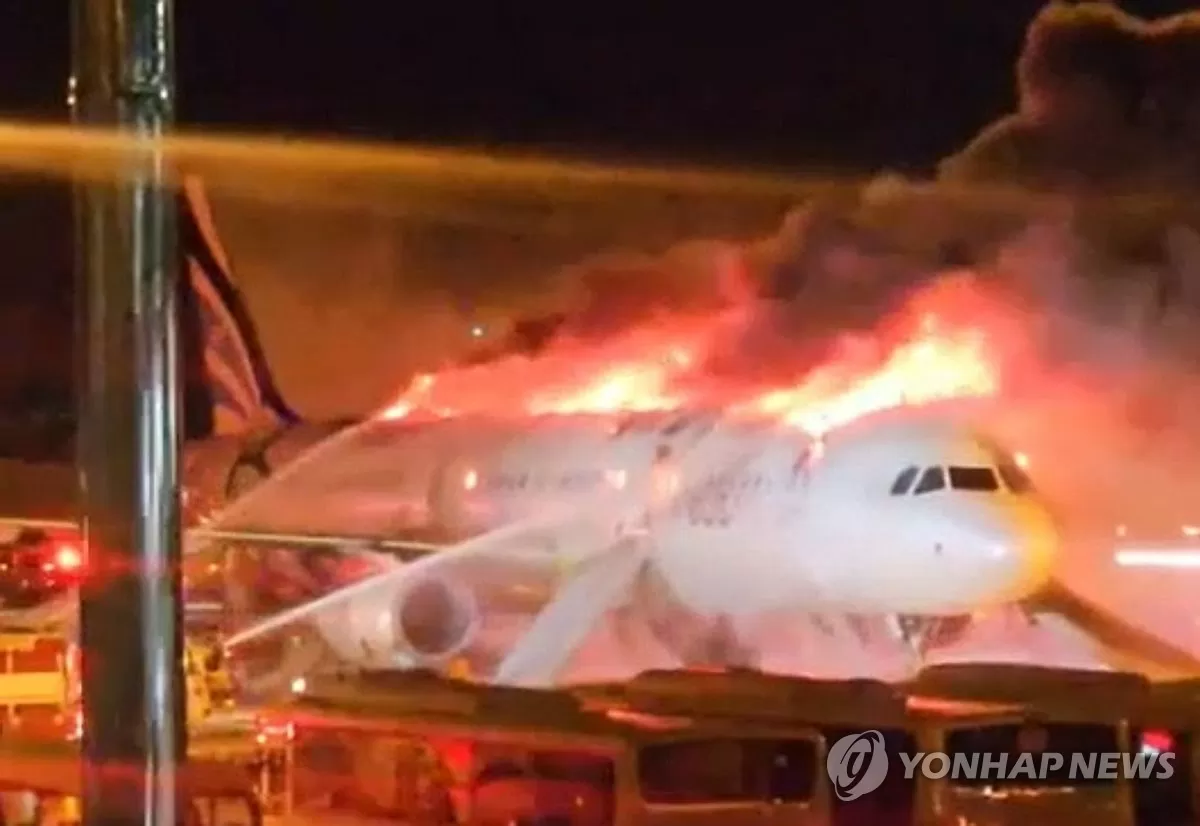 В аэропорту Пусана загорелся самолет Air Busan с 169 пассажирами на борту