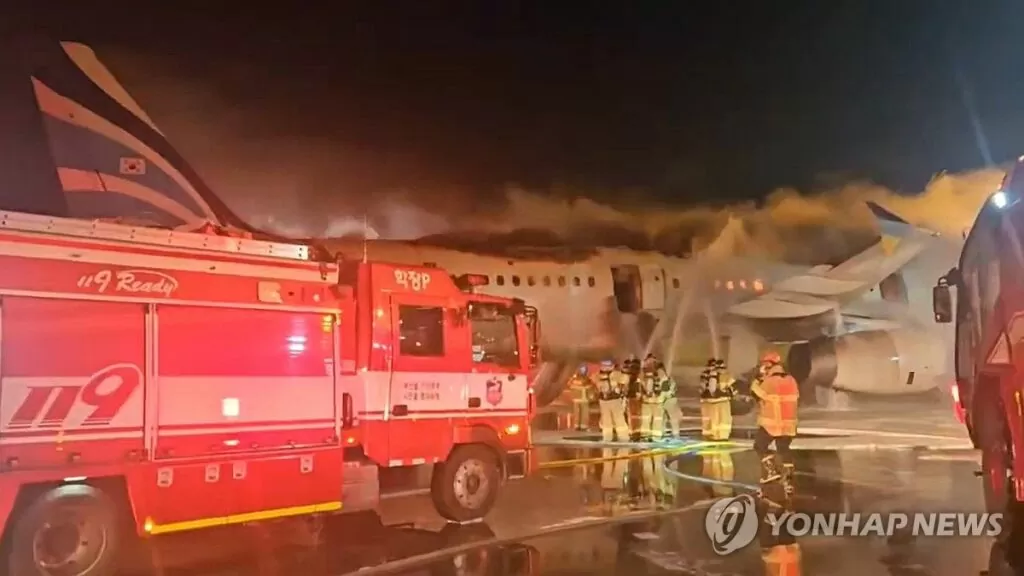 Самолет Air Busan загорелся в Пусане перед вылетом в Гонконг – эвакуированы 176 человек