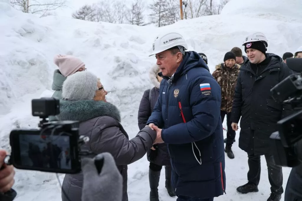 «Все для людей» и выполнение стратегических задач: как прошла рабочая поездка губернатора Валерия Лимаренко в Долинский район