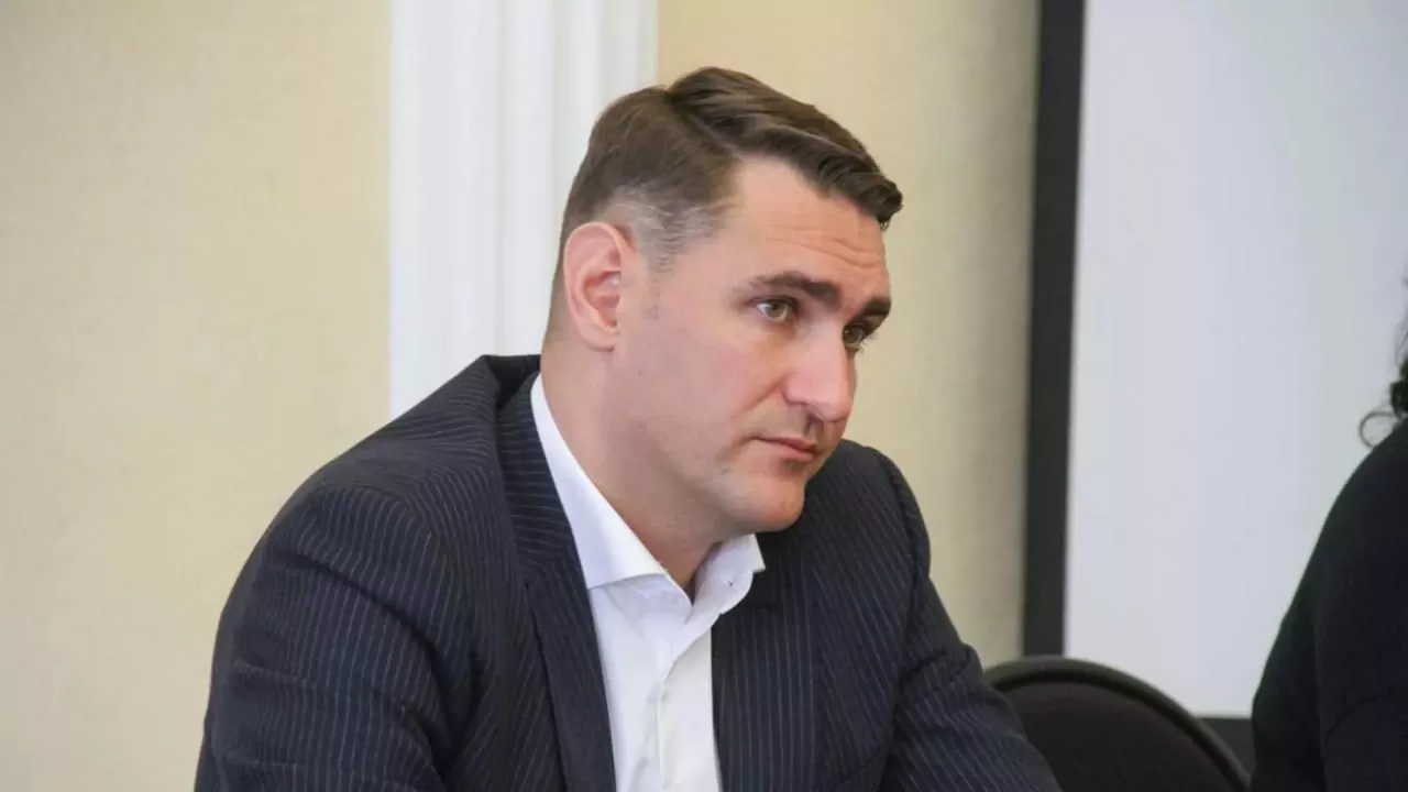 СК возбудил дело против экс-мэра Корсаковского района и его заместителя