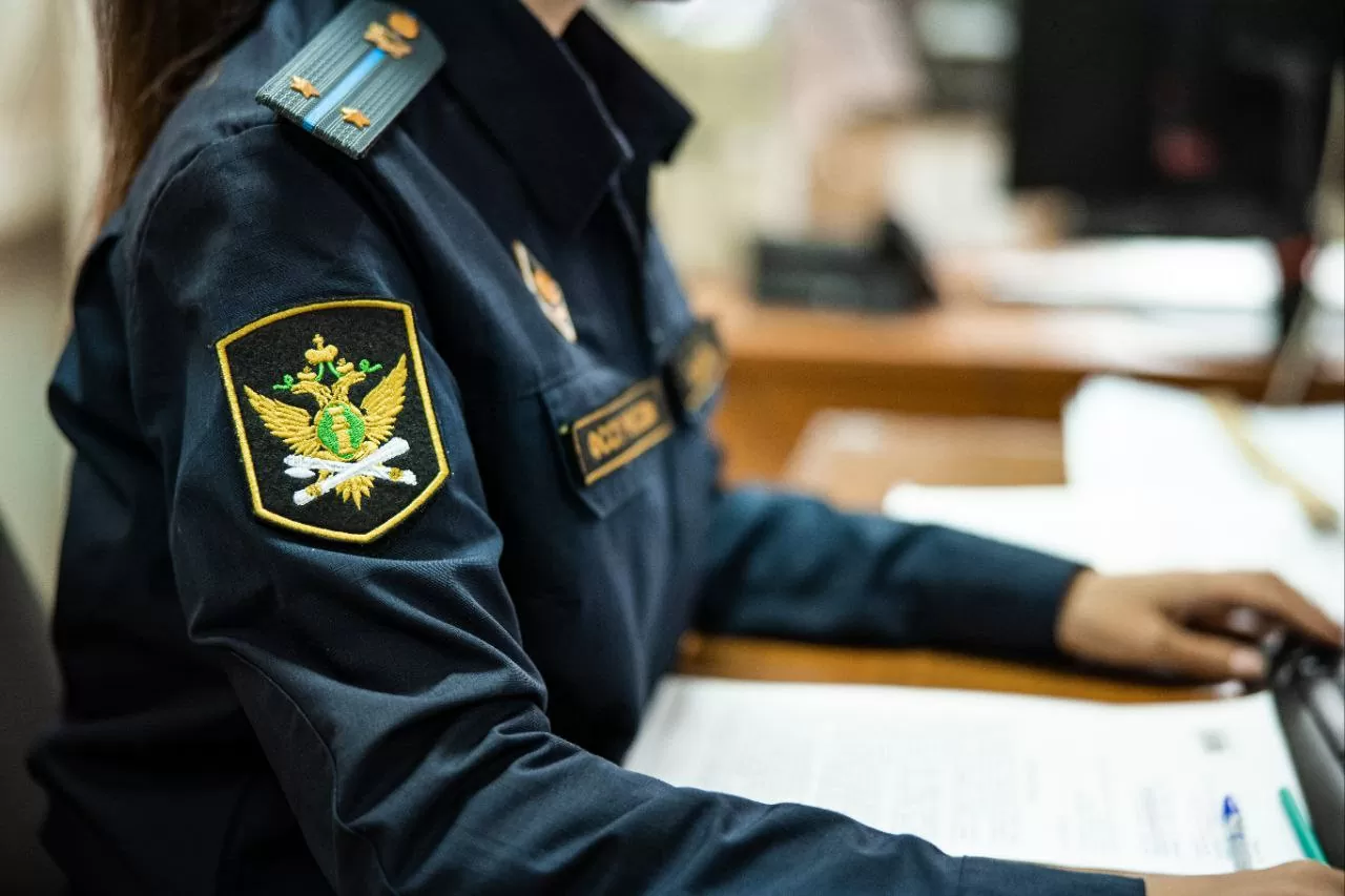 На Сахалине начальницу судебных приставов заподозрили в мошенничестве с премиями