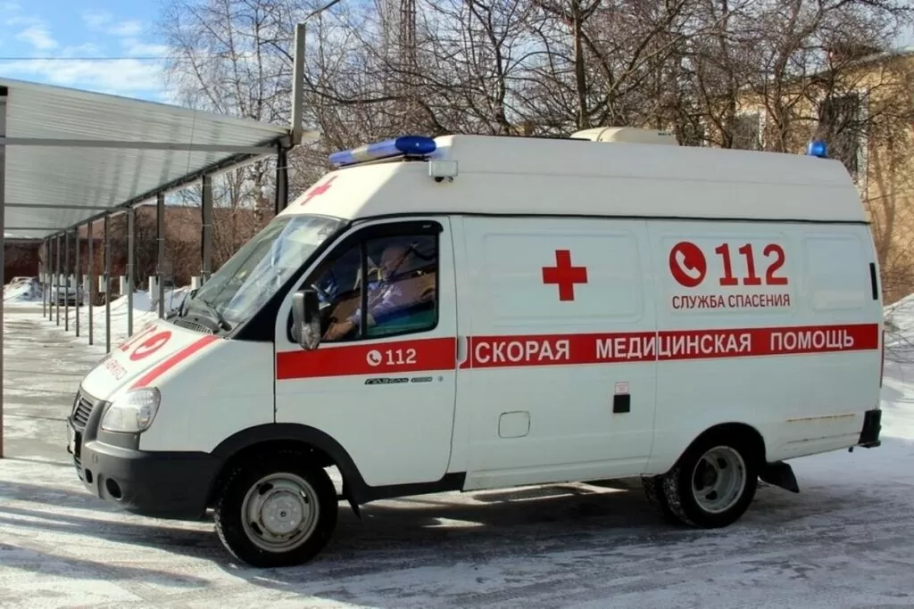 В Южно-Сахалинске глыба льда с крыши сломала ребёнку ногу