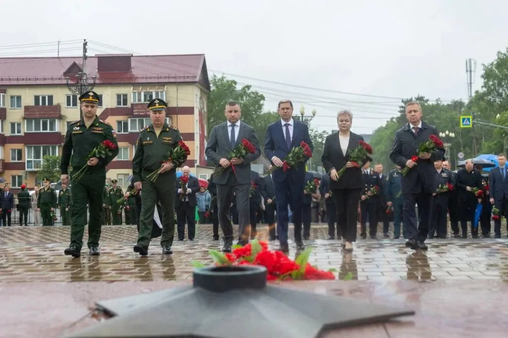 Жители Сахалинской области почтили память погибших героев в Великой Отечественной войне