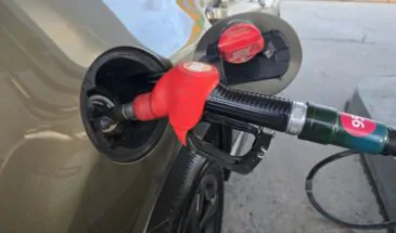 АИ-98 превысил 105 рублей за литр: бензин подорожал на Сахалине