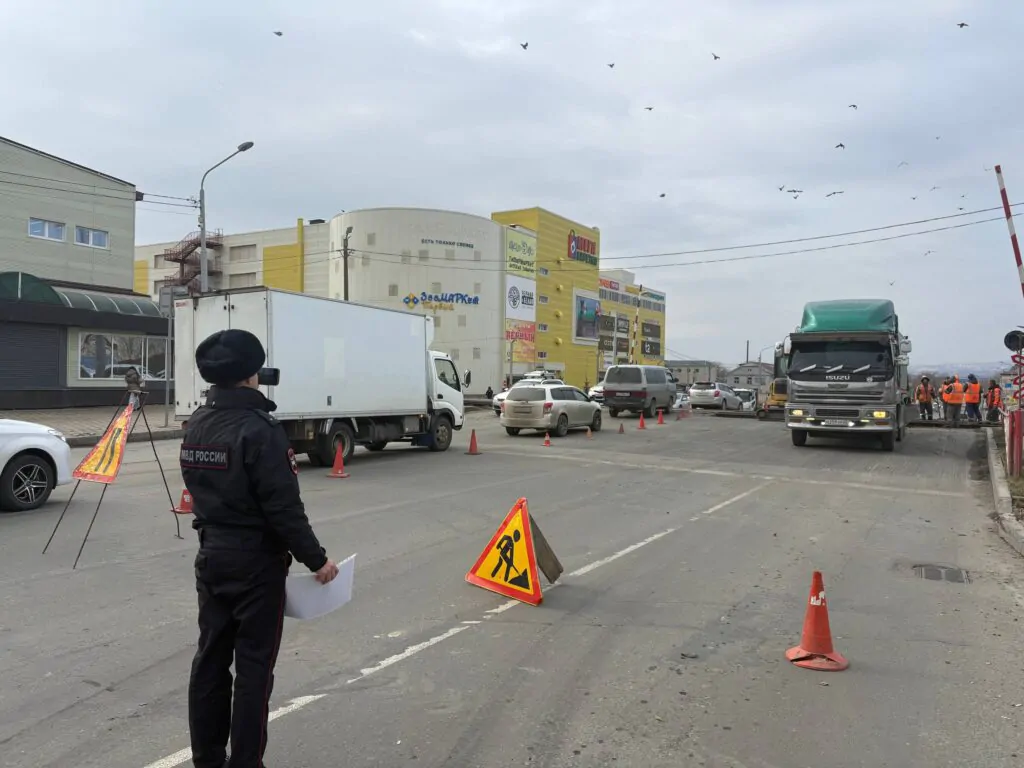 Нарушения выявили при дорожных работах на ж/д переезде на улице Сахалинской