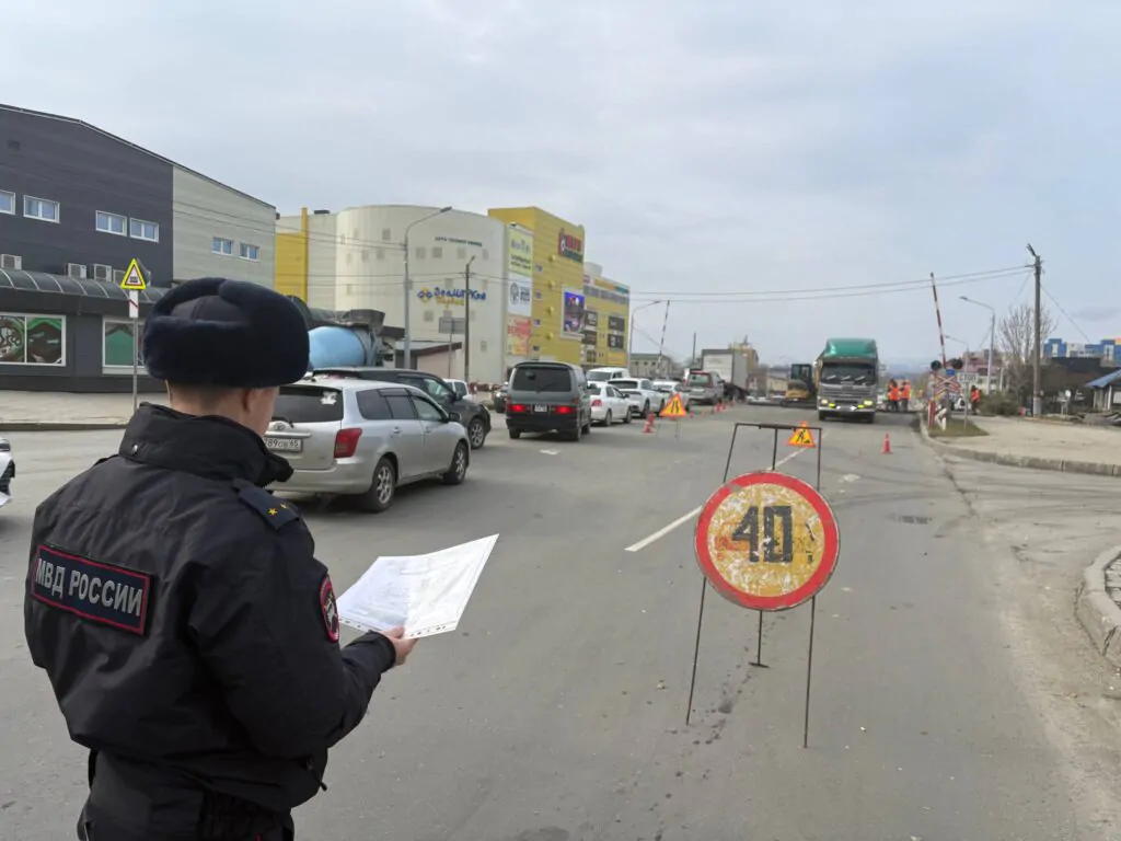 Нарушения выявили при дорожных работах на ж/д переезде на улице Сахалинской