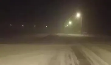 Участок дороги закрыли в Тымовском районе из-за метели. Видео
