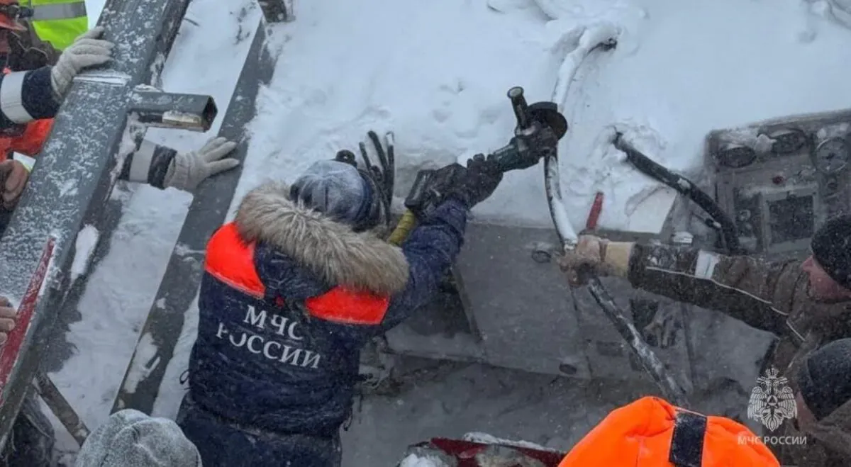На Камчатке геолога накрыла лавина: мужчину спасли, за ним вылетел вертолет МЧС