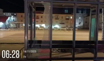 В Корсакове установили подростков, повредивших остановочные павильоны