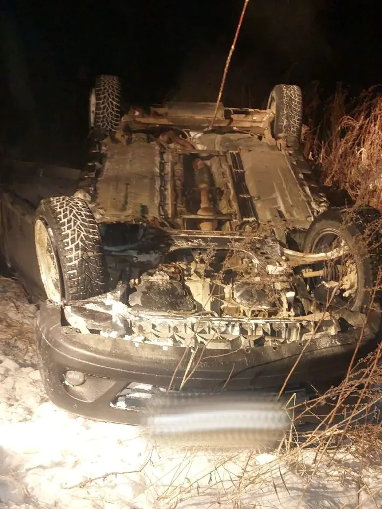 Женщину зажало в автомобиле после ДТП на Сахалине