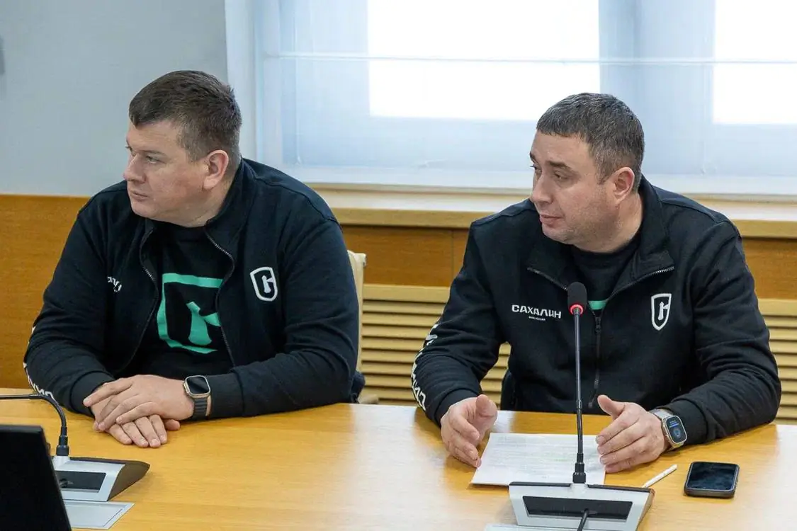 "Все сигналы на контроле": мэр Южно-Сахалинска провел оперштаб по циклону