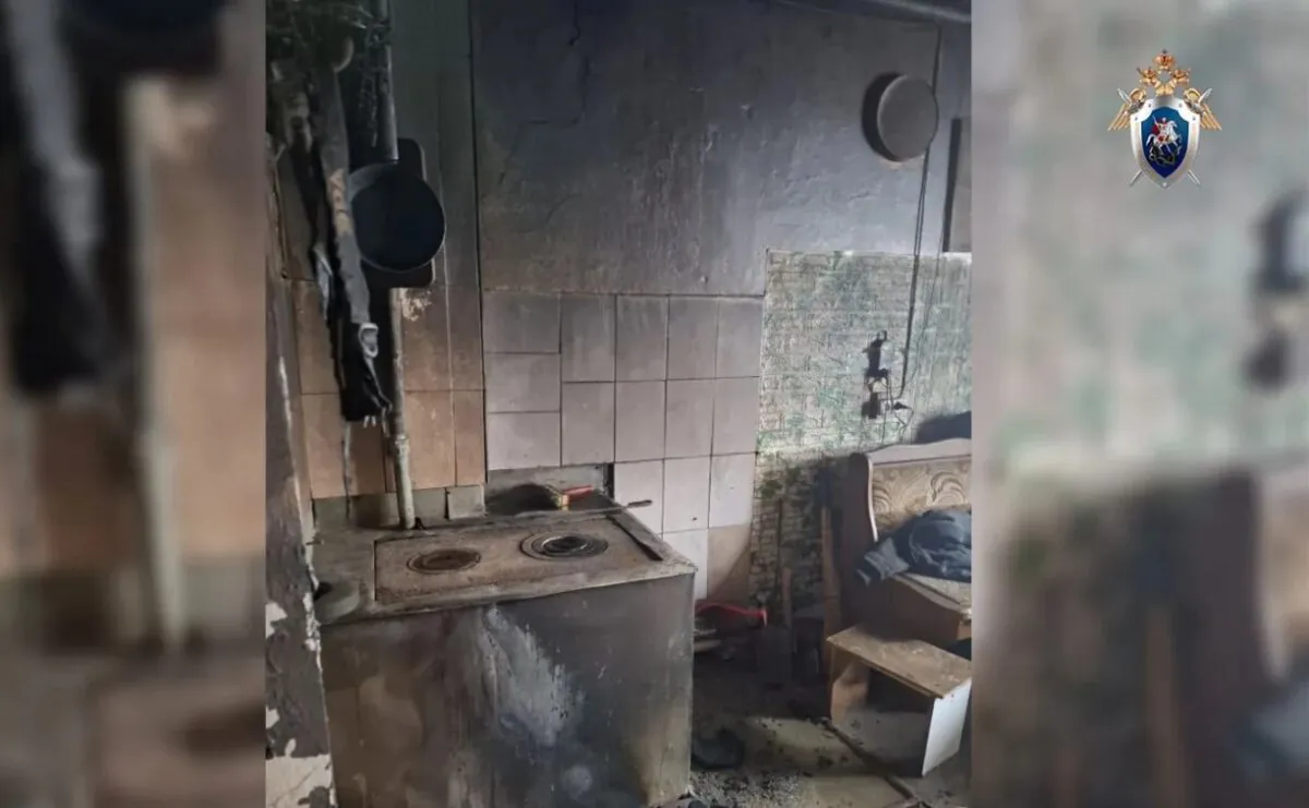 Два человека погибли при пожаре в доме на Сахалине