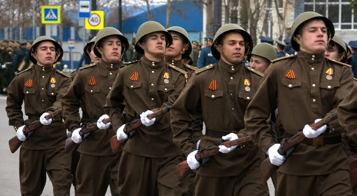 Парад Победы прошел в Южно-Сахалинске: трогательные и яркие кадры
