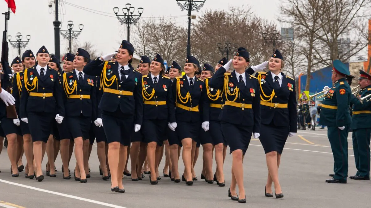 Парад Победы прошел в Южно-Сахалинске: трогательные и яркие кадры
