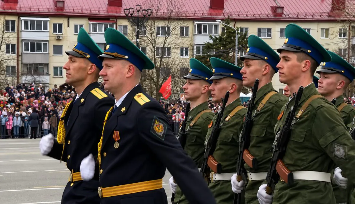 Парад Победы прошел в Южно-Сахалинске: трогательные и яркие кадры