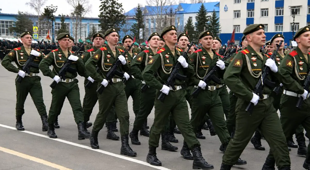 Парад Победы прошел в Южно-Сахалинске: трогательные и яркие кадры
