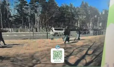 Электросамокат с двумя подростками сбил женщину в Южно-Сахалинске  — момент попал на видео