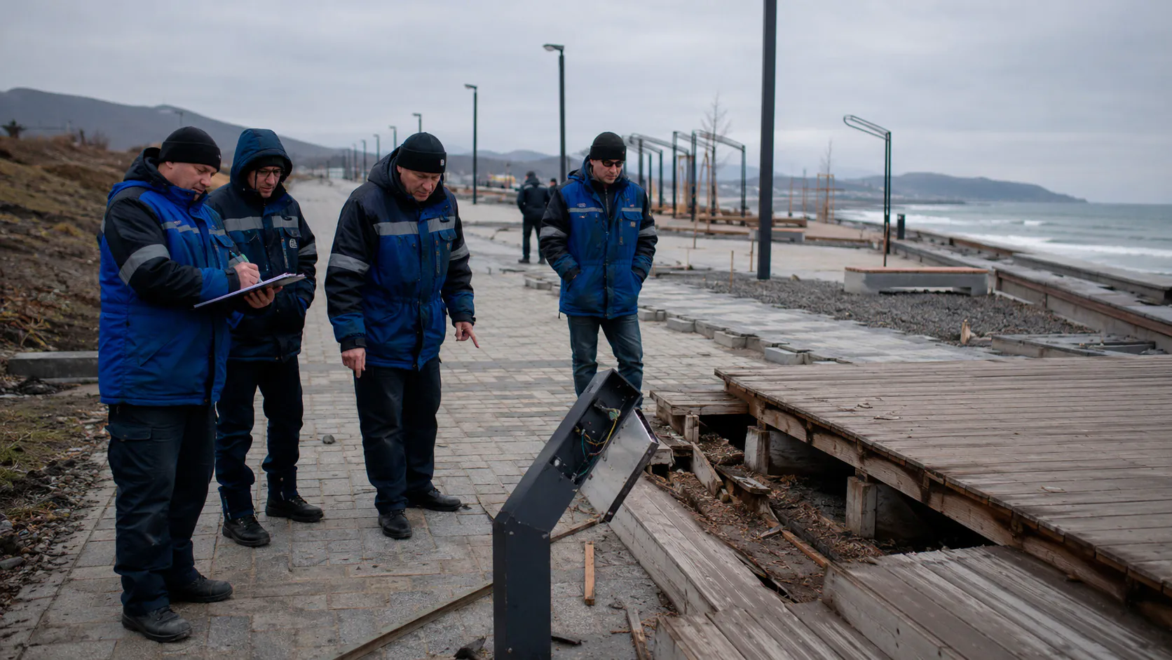 Вандалы испортили новые общественные пространства в семи районах Сахалина