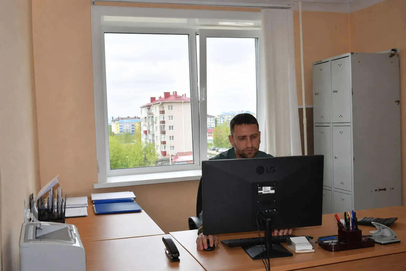 Почти 600 молодых сахалинцев нашли работу через Кадровый центр
