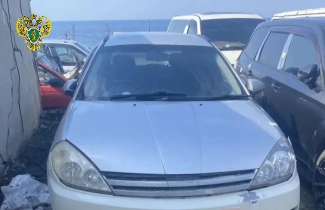 У сахалинца конфисковали Nissan Wingroad за повторную езду без прав
