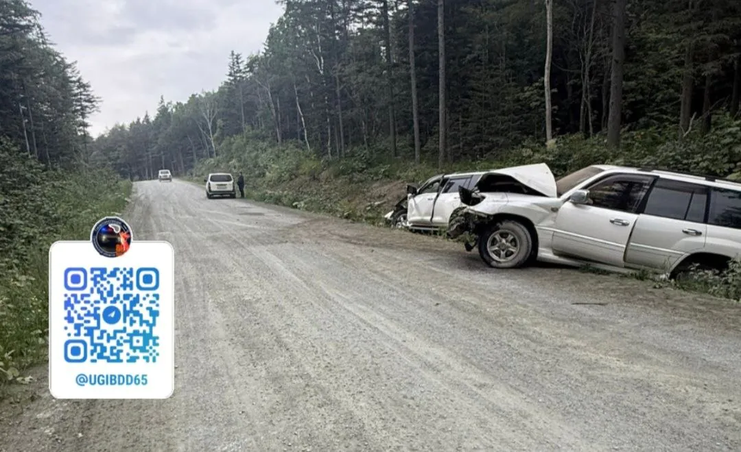 Два человека пострадали в ДТП с двумя Toyota Land Cruiser на Сахалине