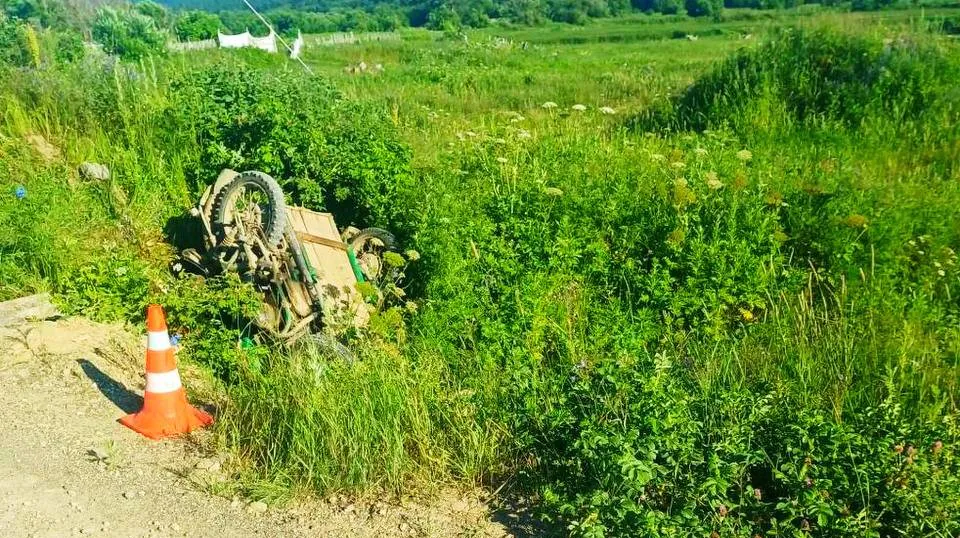 Пожилой мотоциклист пострадал в ДТП на Сахалине