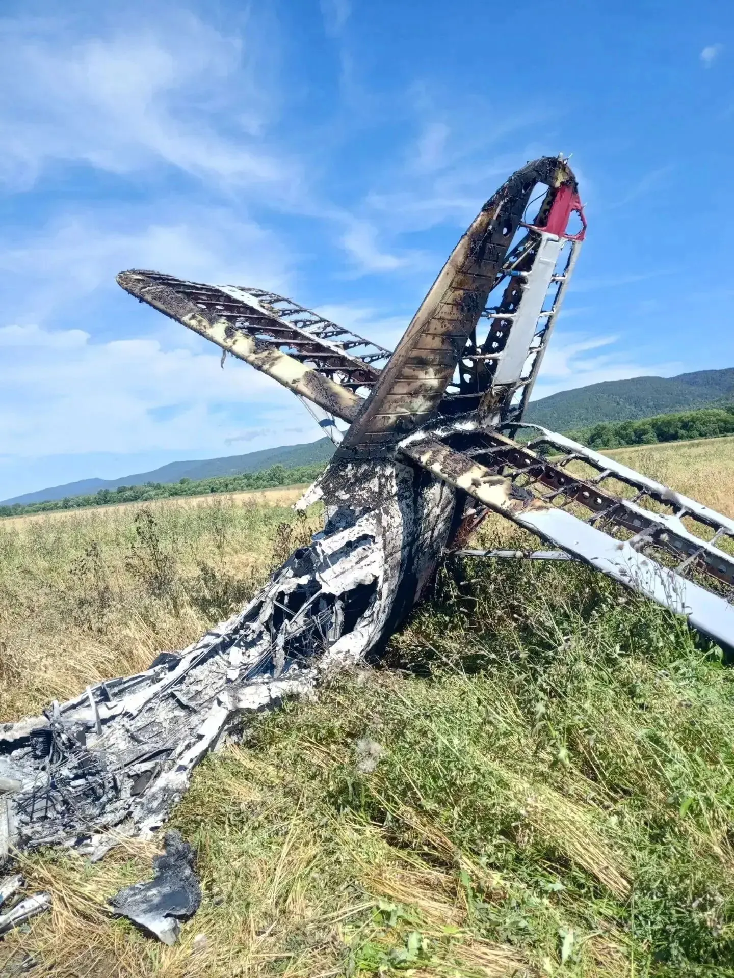 Пожар после жесткой посадки Ан-3 на Сахалине полностью ликвидировали