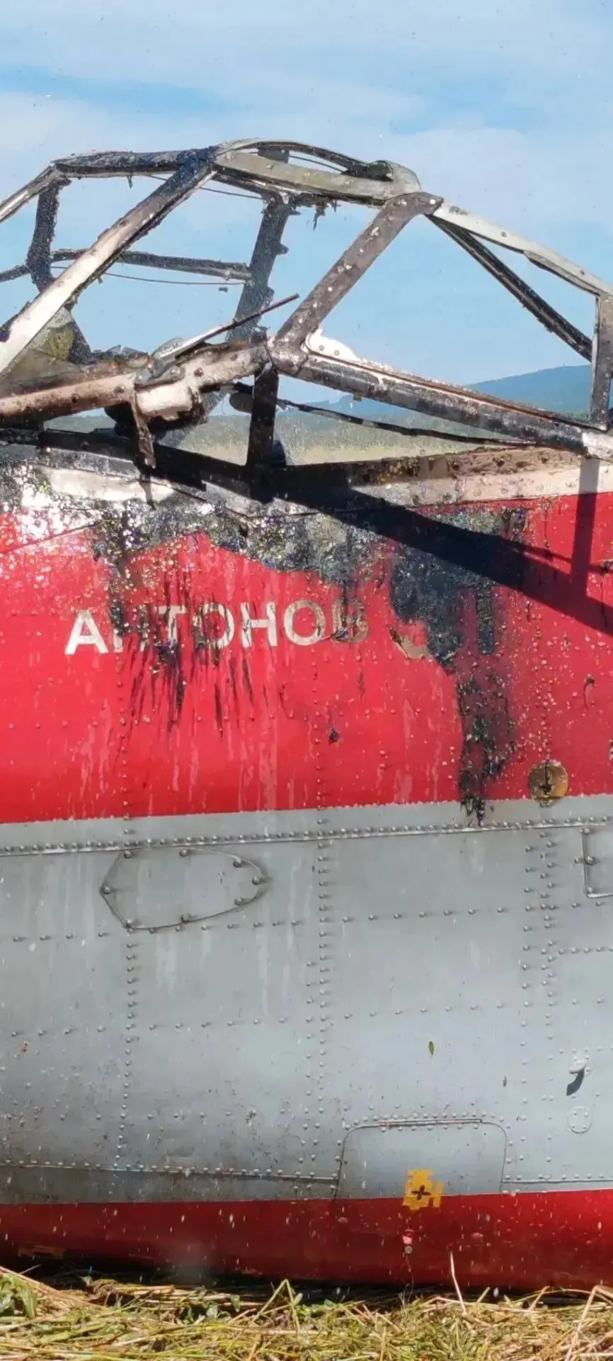 Пожар после жесткой посадки Ан-3 на Сахалине полностью ликвидировали