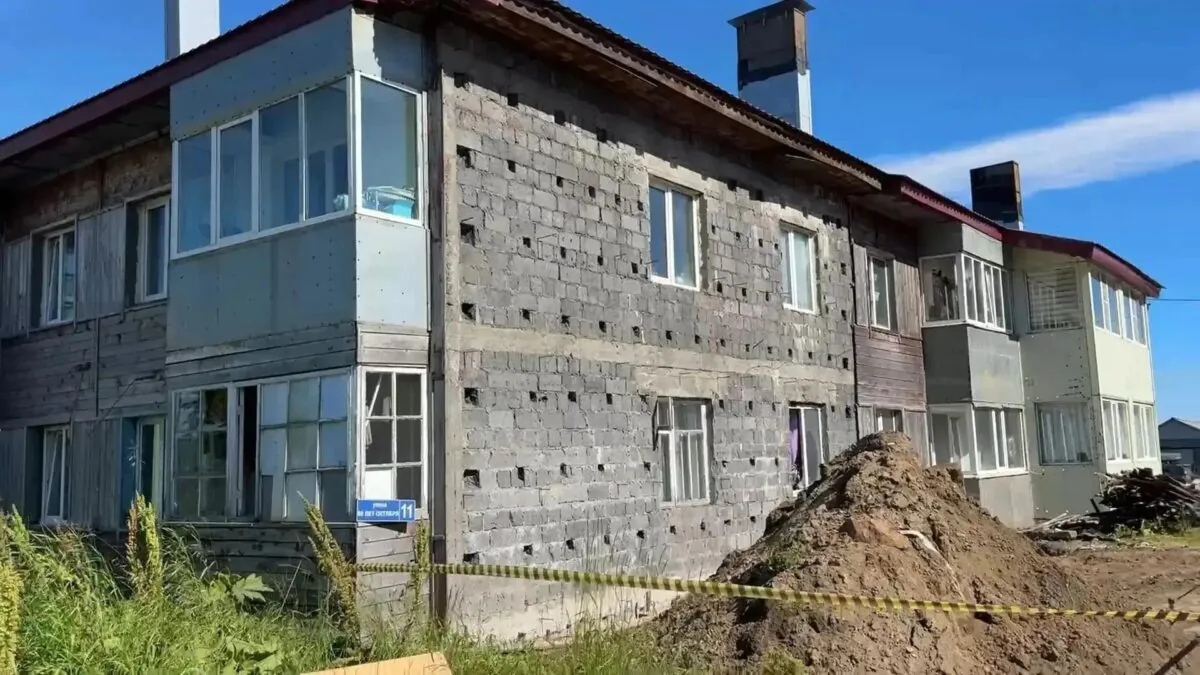 Лимаренко проверил восстановление домов в Северо-Курильске после землетрясения