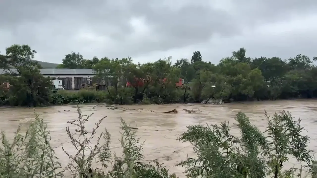 Часть города ушла под воду. Как Томари переживает мощный циклон