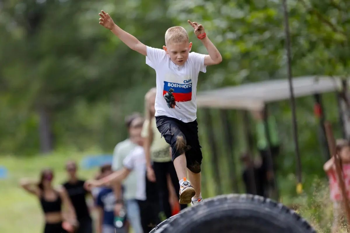 Грязь, вода и 15 препятствий: Pride Race собрала 550 детей на Сахалине