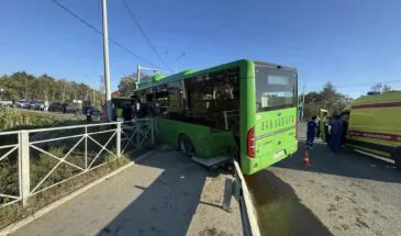 Появились новые фото с места ДТП с пассажирским автобусом и самосвалом на Сахалине