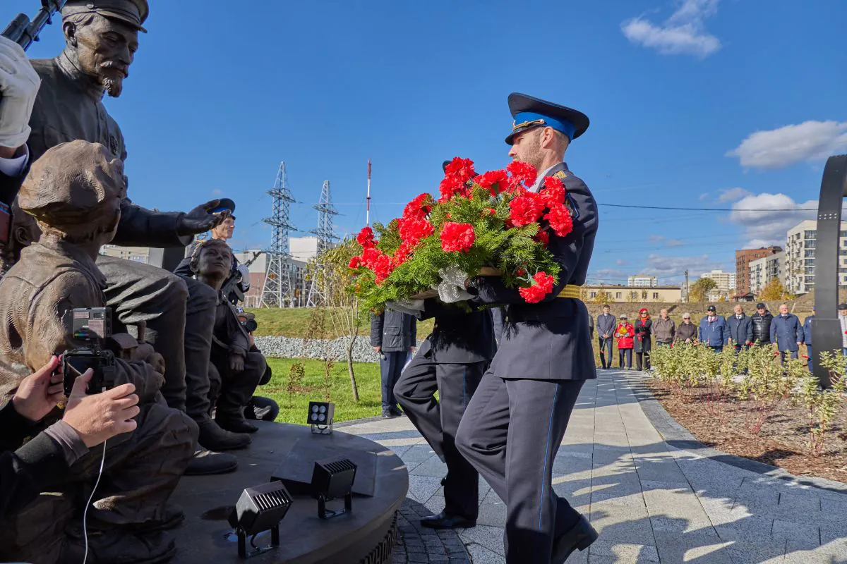 Памятник Феликсу Дзержинскому открыли в Южно-Сахалинске