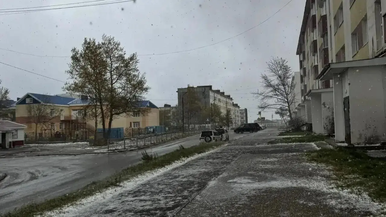 Первая метель на Сахалине: циклон принес снег, град и сильный ветер в Оху