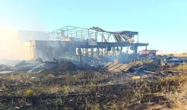 Более 1200 квадратных метров охватил пожар на бывшем рыбзаводе на Сахалине