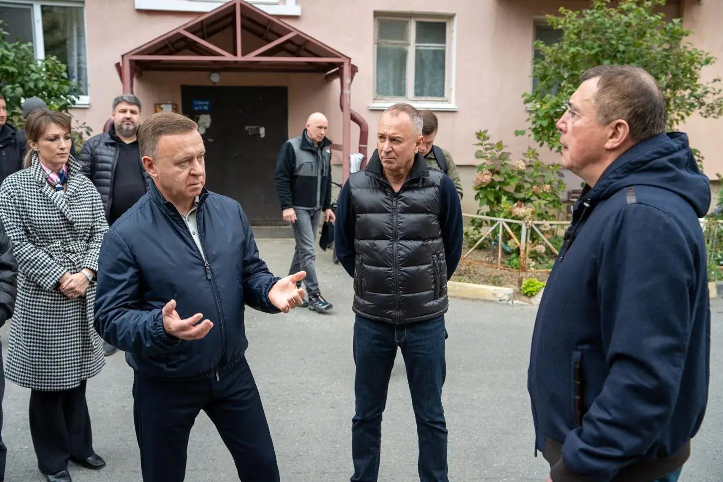 До полуметра воды в подвале: Лимаренко поручил решить проблему подтопления дома в Южно-Сахалинске