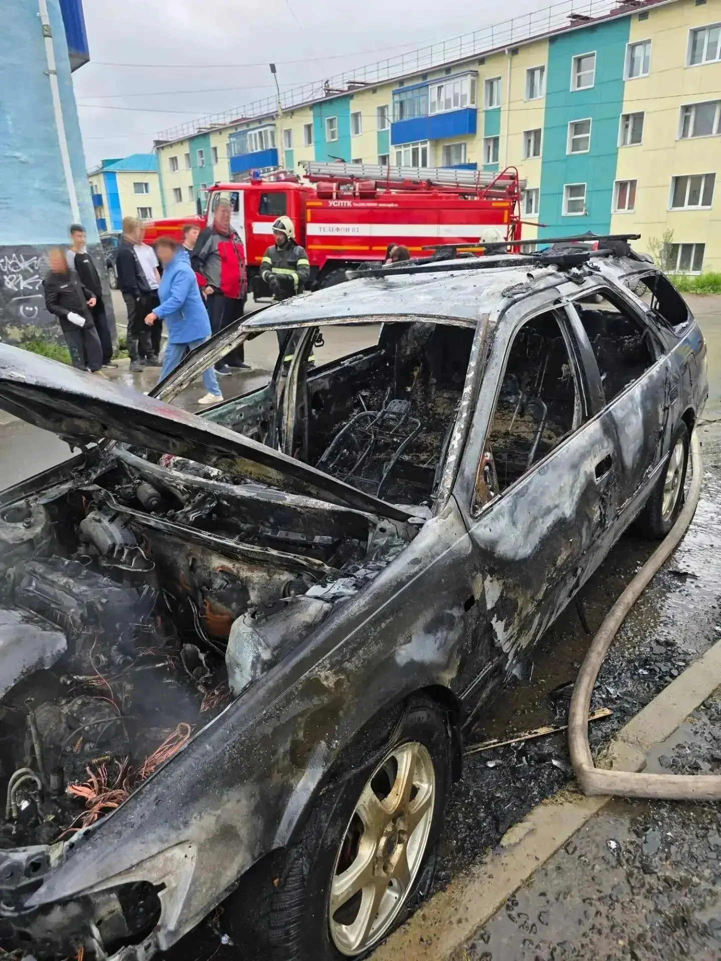 Автомобиль сгорел посреди дня в Углегорском районе