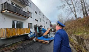 После крупного пожара в поселке на Сахалине прокуратура взяла под контроль помощь жильцам