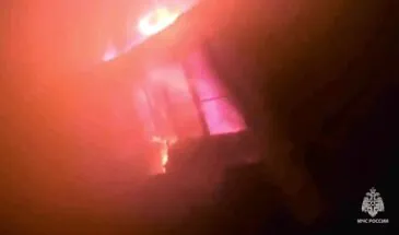 Пять человек спаслись из горящего дома на Сахалине, один мужчина погиб
