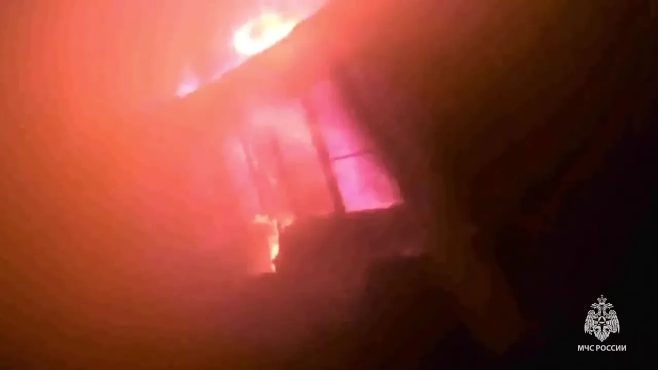 Пять человек спаслись из горящего дома на Сахалине, один мужчина погиб